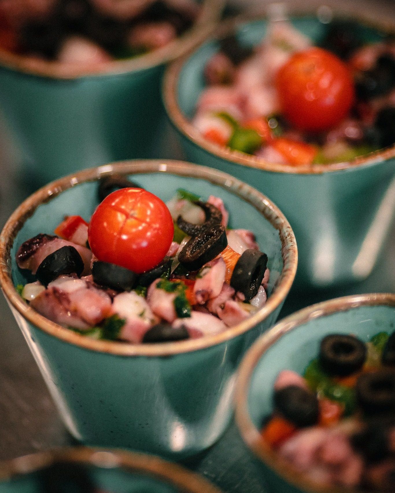 Salade de poulpe en préparation pour ce midi     n⁣n     Pour nous contacter, exclusivement par t...